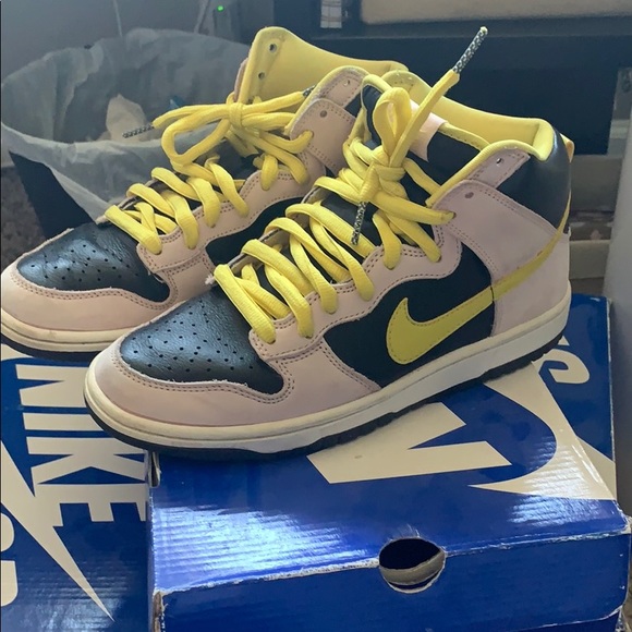 nike sb dunk miss piggy